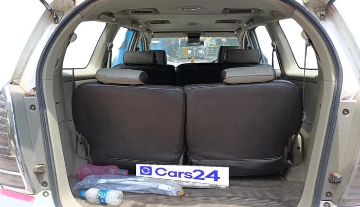 2011 Toyota Innova 2.5 G4 8 STR, Diesel, Manual, 4,81,651 km, exterior