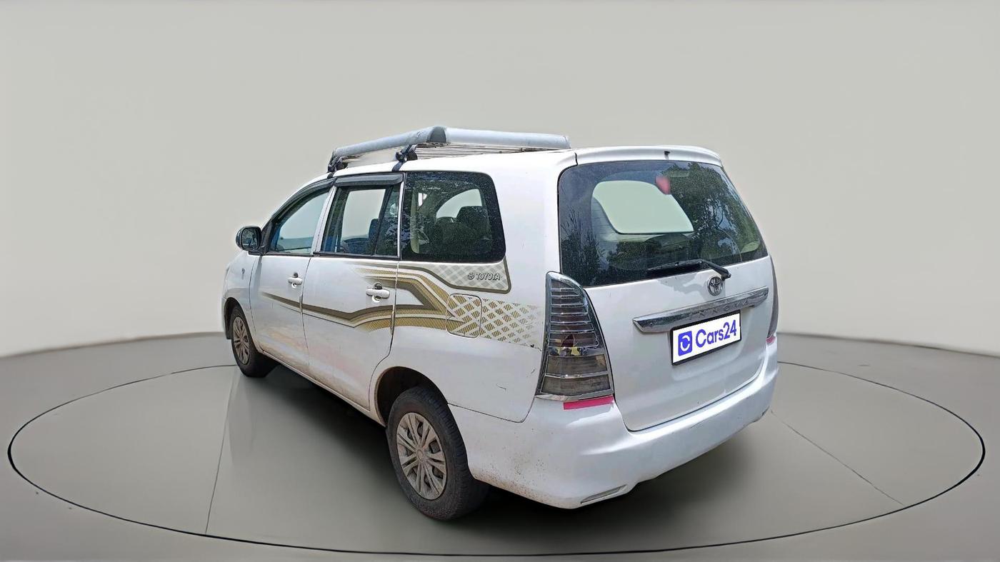 2011 Toyota Innova 2.5 G4 8 STR, Diesel, Manual, 4,81,651 km, exterior