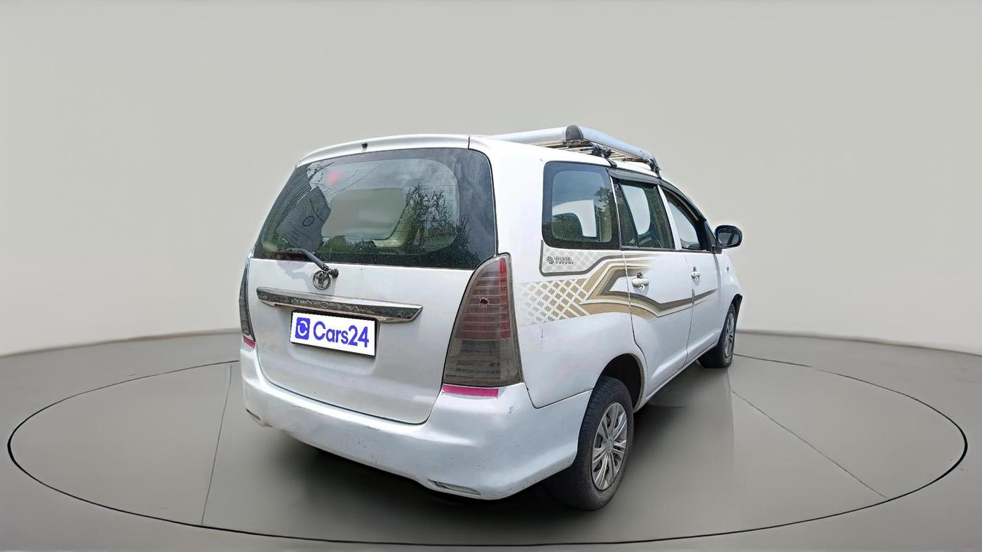 2011 Toyota Innova 2.5 G4 8 STR, Diesel, Manual, 4,81,651 km, exterior