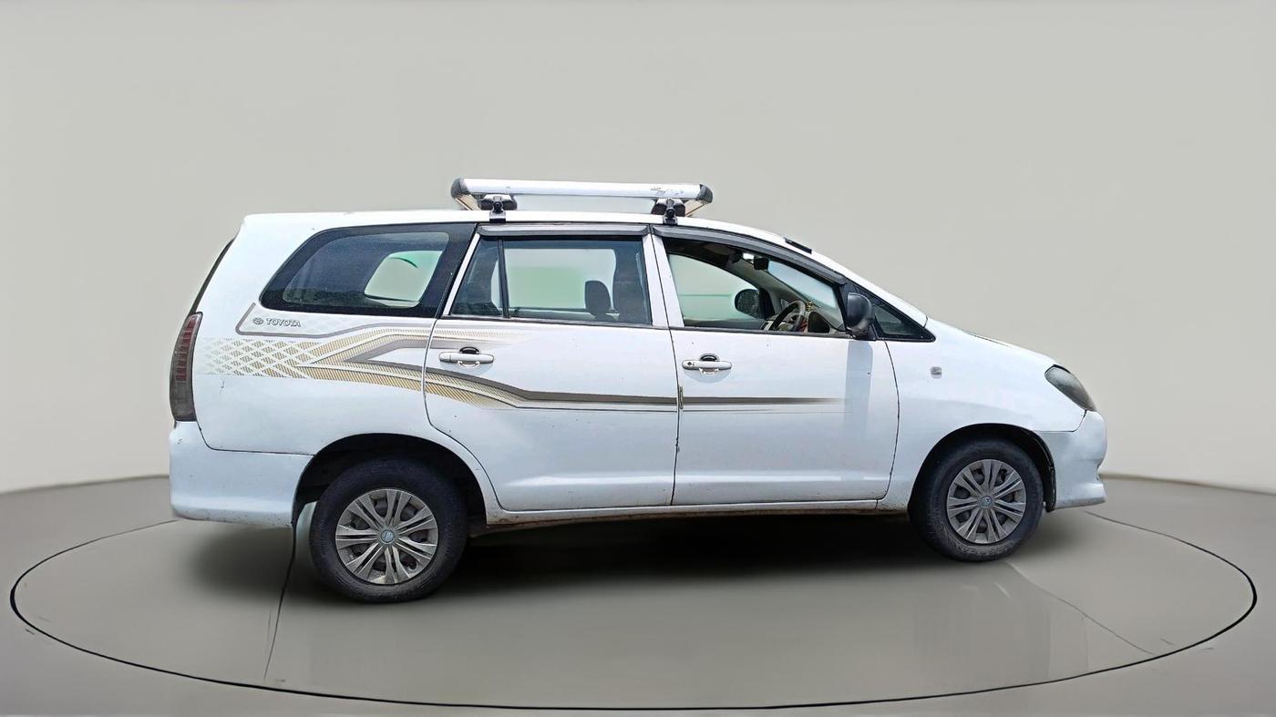 2011 Toyota Innova 2.5 G4 8 STR, Diesel, Manual, 4,81,651 km, exterior