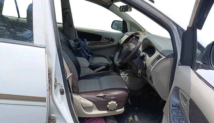 2011 Toyota Innova 2.5 G4 8 STR, Diesel, Manual, 4,81,651 km, interior
