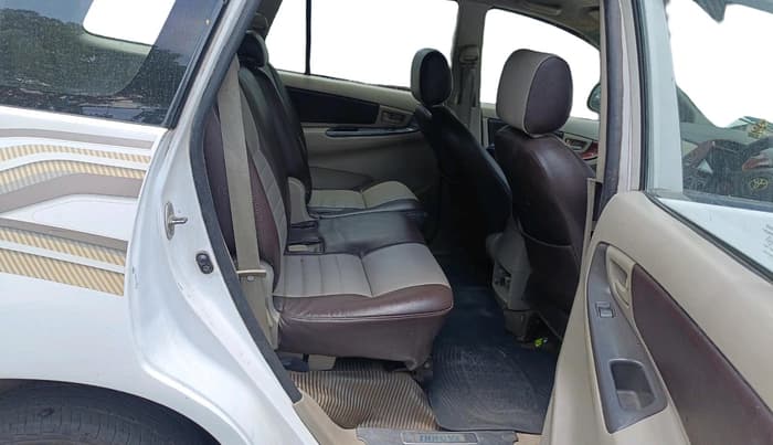2011 Toyota Innova 2.5 G4 8 STR, Diesel, Manual, 4,81,651 km, interior