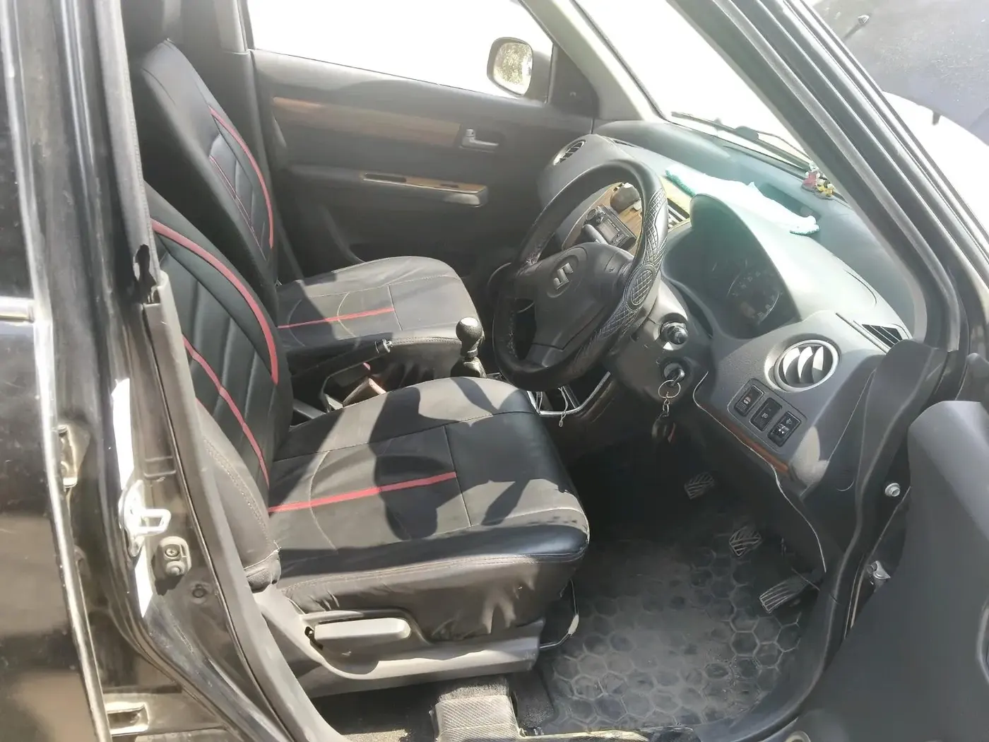 2010 Maruti Swift VXI, Petrol, Manual, 1,36,145 km, interior