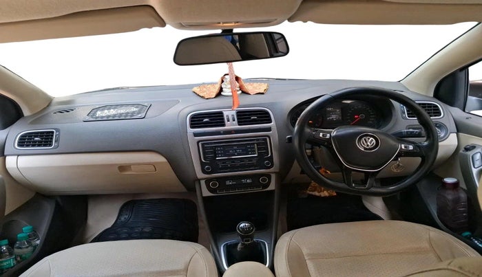 2015 Volkswagen Vento HIGHLINE 1.6 MPI, Petrol, Manual, 1,19,954 km, interior