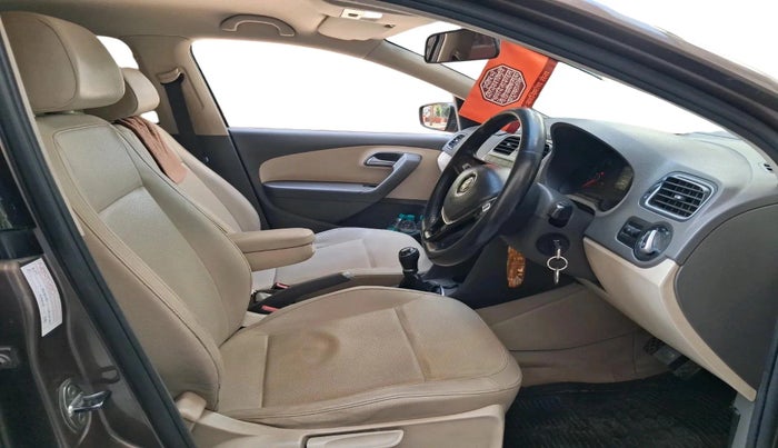 2015 Volkswagen Vento HIGHLINE 1.6 MPI, Petrol, Manual, 1,19,954 km, interior