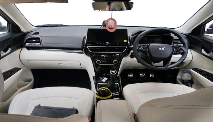 2024 Mahindra XUV 3XO AX7L 1.2 TGDi, Petrol, Manual, 15,008 km, interior