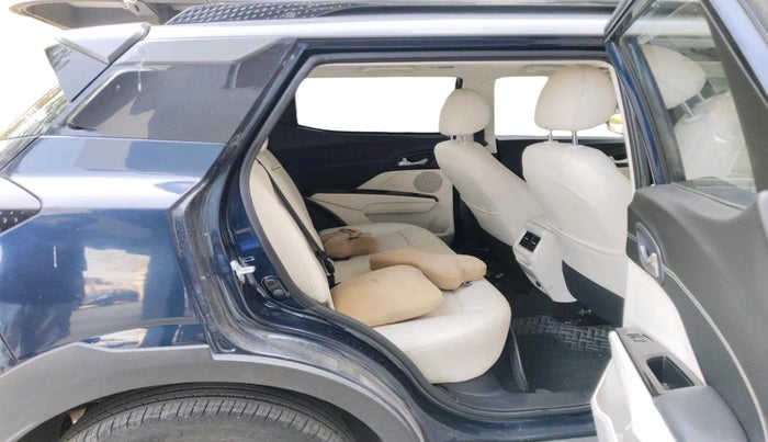 2024 Mahindra XUV 3XO AX7L 1.2 TGDi, Petrol, Manual, 15,008 km, interior