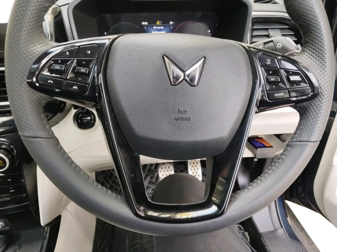 2024 Mahindra XUV 3XO AX7L 1.2 TGDi, Petrol, Manual, 15,008 km, interior