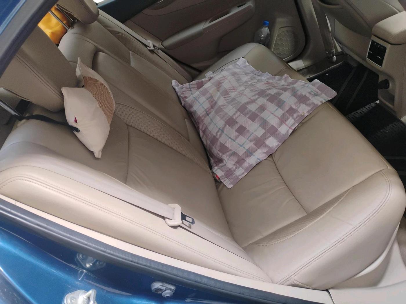 2019 Maruti Ciaz ALPHA  AT 1.5 SHVS PETROL, Petrol, Automatic, 40,948 km, interior