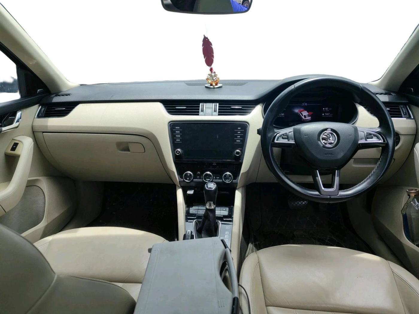 2019 Skoda Octavia 2.0 TDI L&K AT, Diesel, Automatic, 1,16,214 km, interior