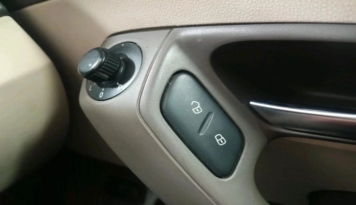 2011 Volkswagen Vento HIGHLINE PETROL AT, Petrol, Automatic, 67,519 km, interior
