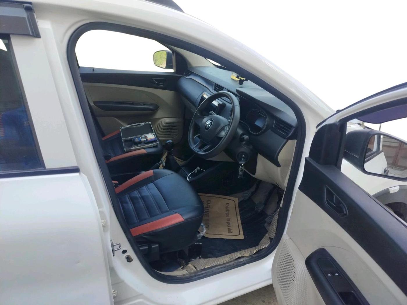 2020 Renault TRIBER RXE MT, Petrol, Manual, 61,605 km, interior