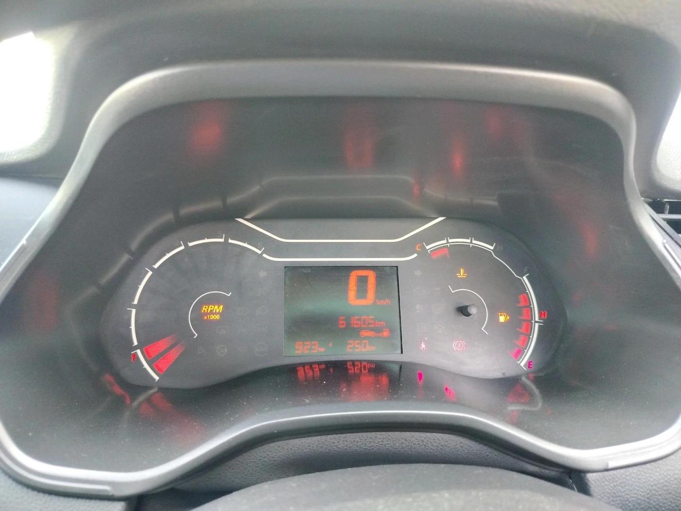 2020 Renault TRIBER RXE MT, Petrol, Manual, 61,605 km, interior