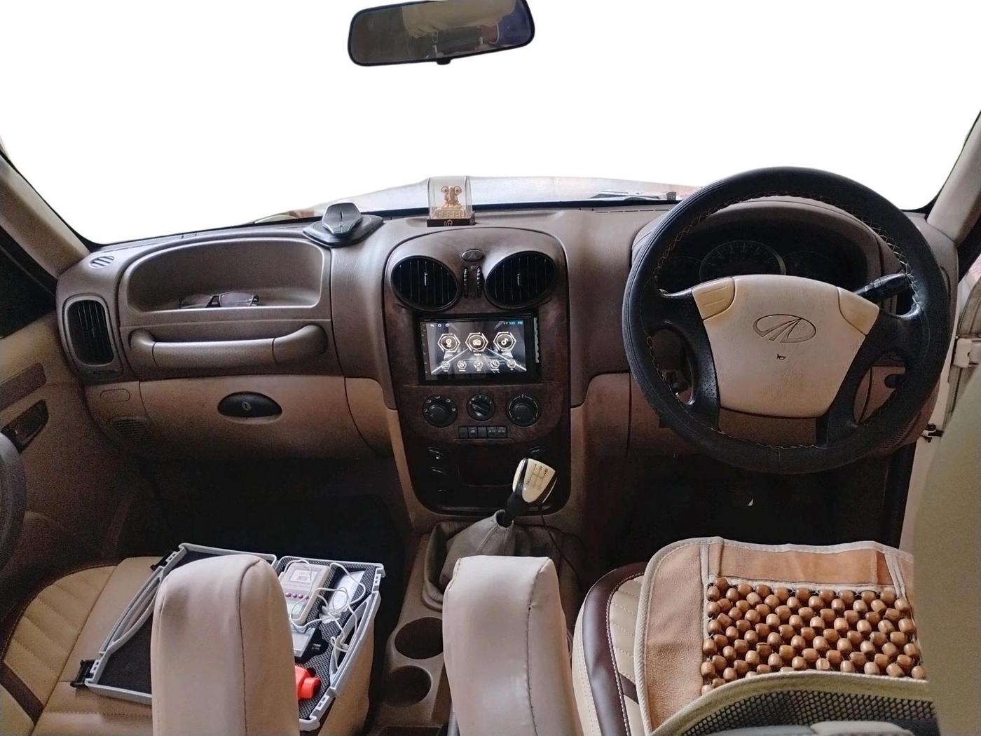 2011 Mahindra Scorpio SLE BS-III, Diesel, Manual, 1,87,947 km, interior