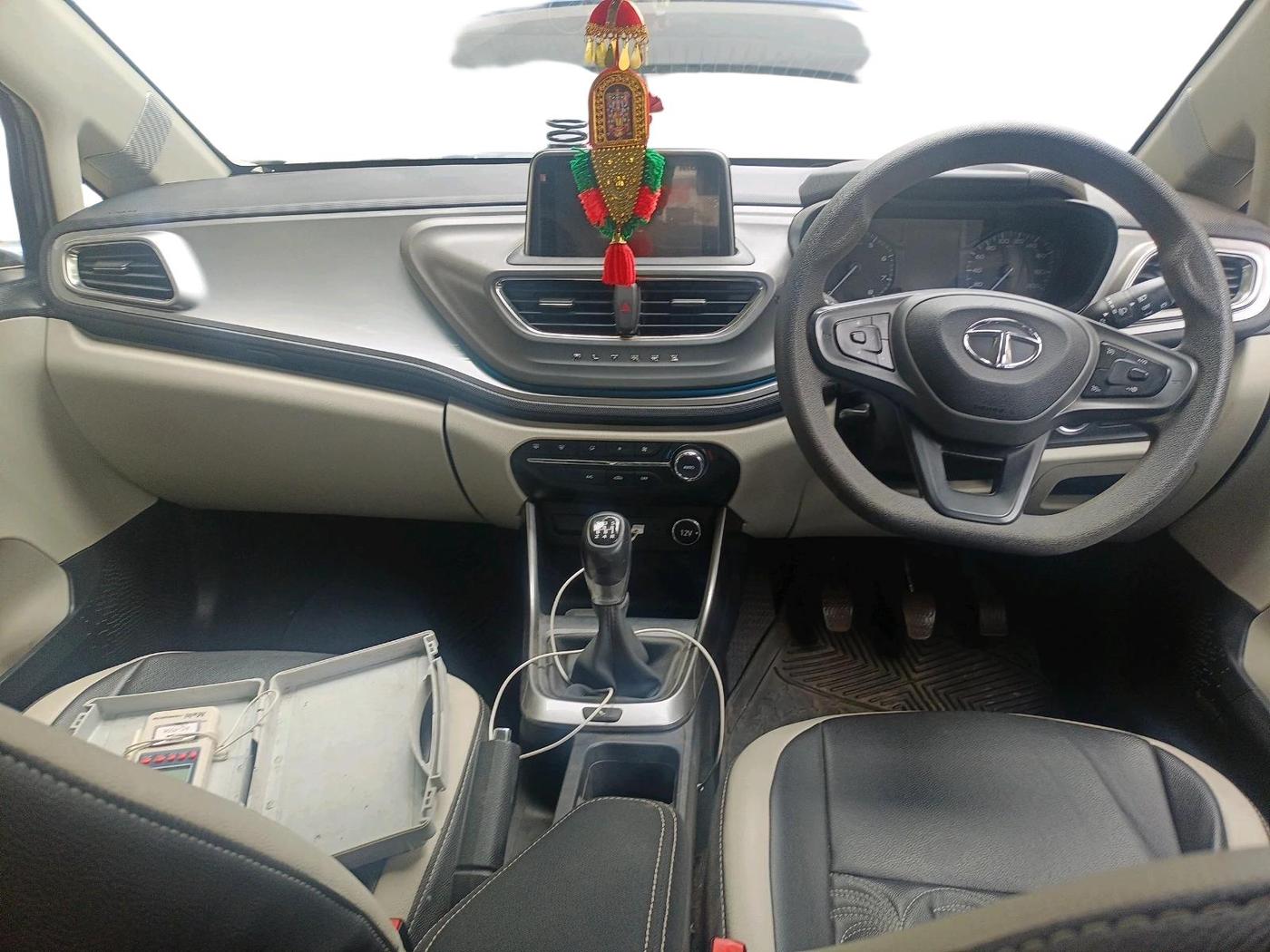 2022 Tata ALTROZ XZ PETROL, Petrol, Manual, 26,090 km, interior