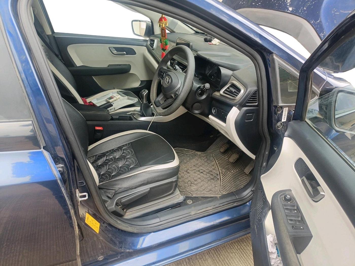 2022 Tata ALTROZ XZ PETROL, Petrol, Manual, 26,090 km, interior