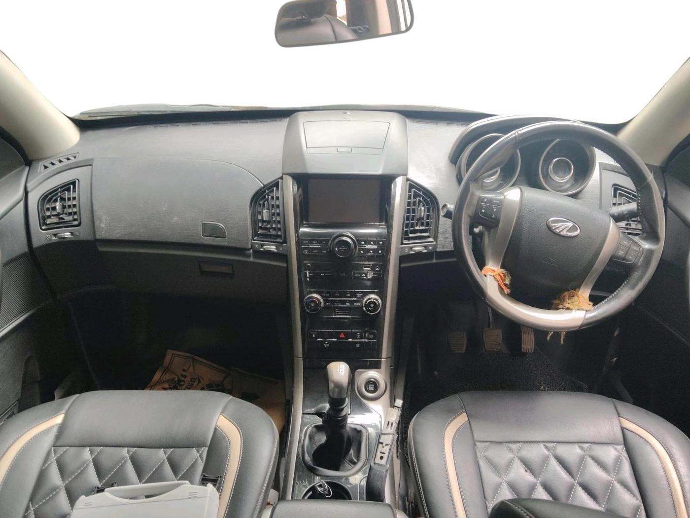 2018 Mahindra XUV500 W9, Diesel, Manual, 88,262 km, interior