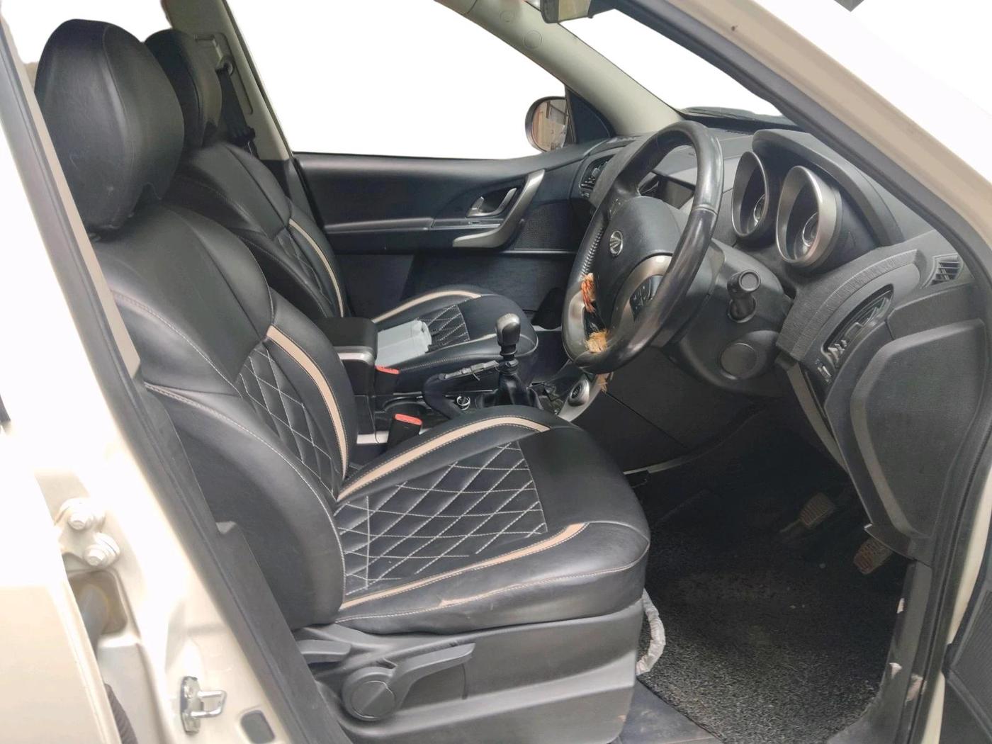 2018 Mahindra XUV500 W9, Diesel, Manual, 88,262 km, interior