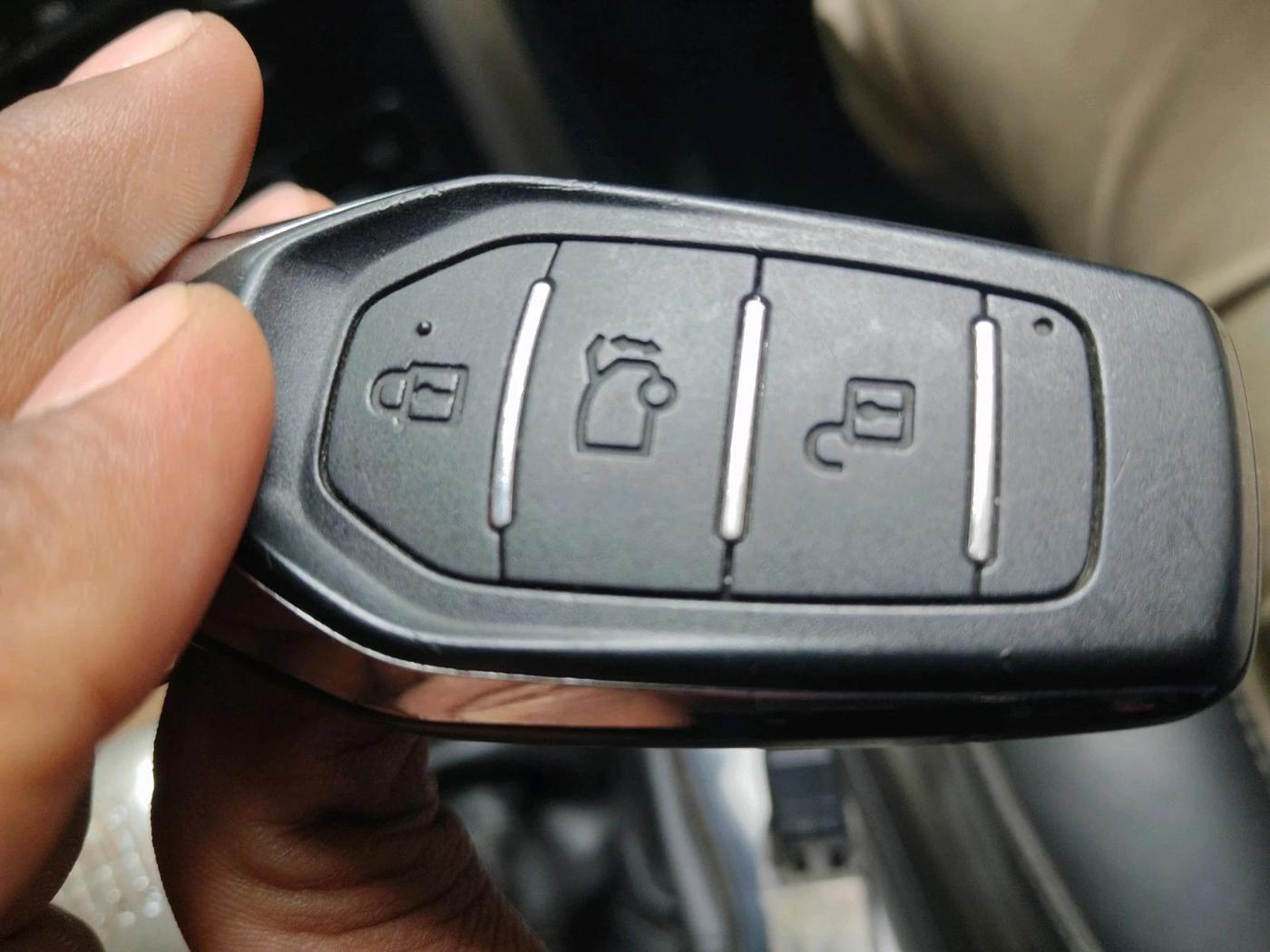 2018 Mahindra XUV500 W9, Diesel, Manual, 88,262 km, interior