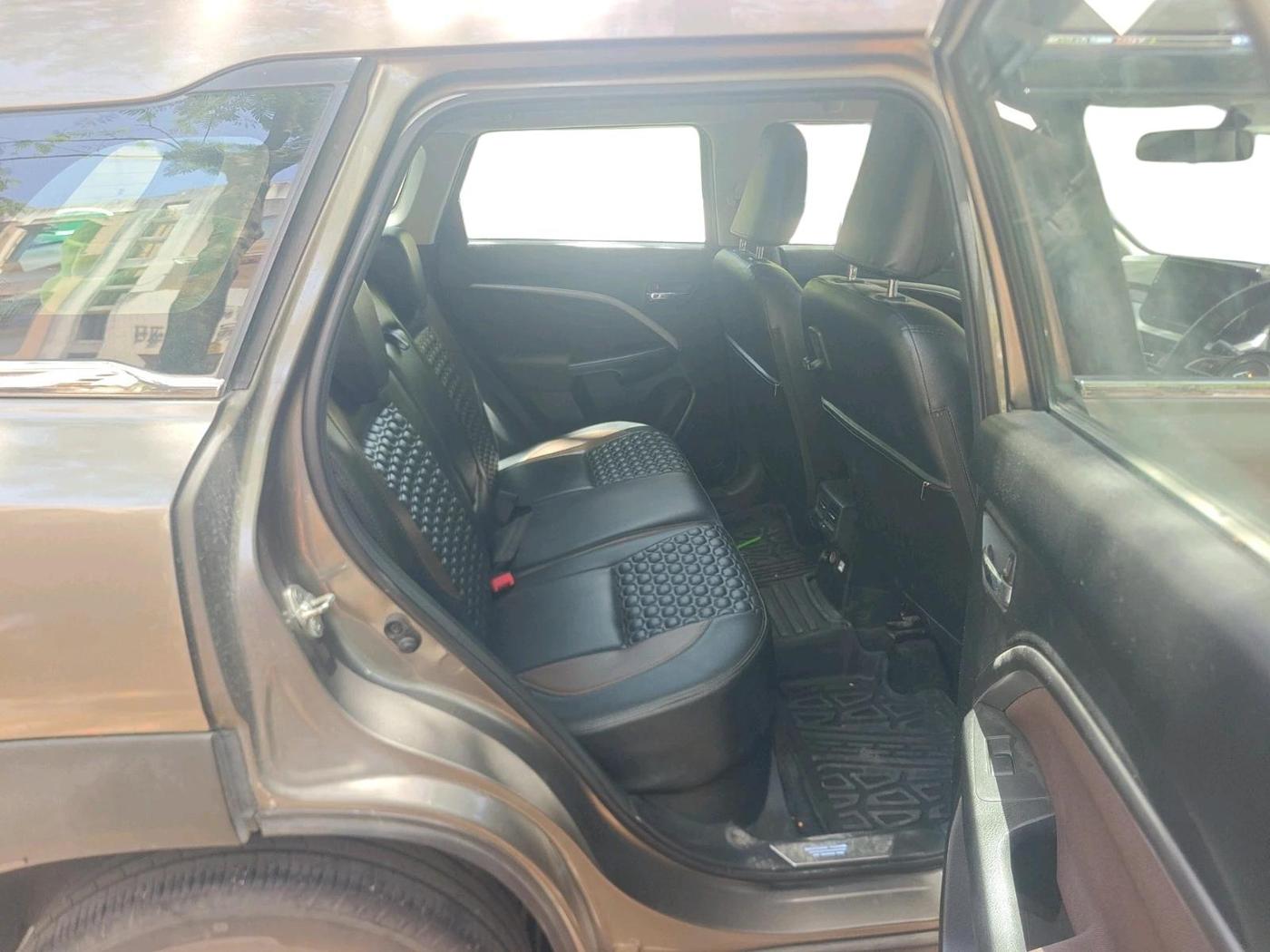 2023 Maruti BREZZA ZXI, Petrol, Manual, 36,266 km, interior