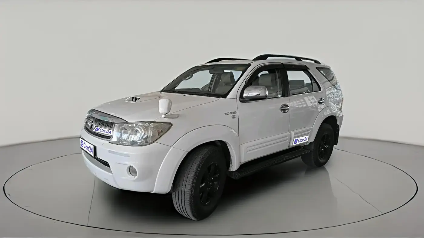2010 Toyota Fortuner 3.0 4X4 MT, Diesel, Manual, 1,73,469 km, exterior