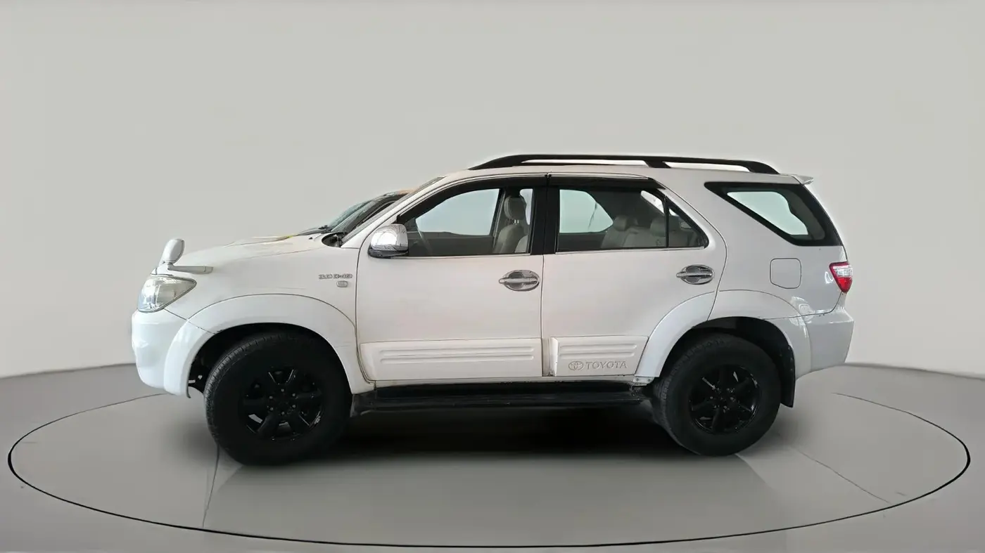 2010 Toyota Fortuner 3.0 4X4 MT, Diesel, Manual, 1,73,469 km, exterior