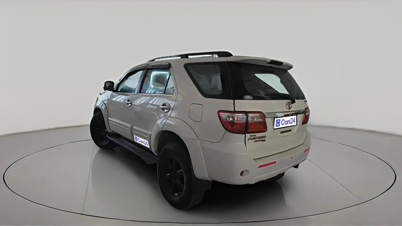 2010 Toyota Fortuner 3.0 4X4 MT, Diesel, Manual, 1,73,469 km, exterior