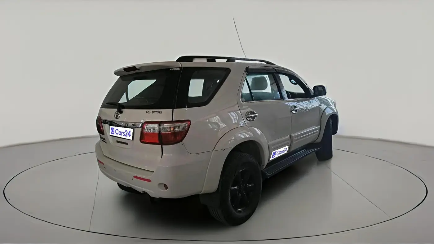 2010 Toyota Fortuner 3.0 4X4 MT, Diesel, Manual, 1,73,469 km, exterior