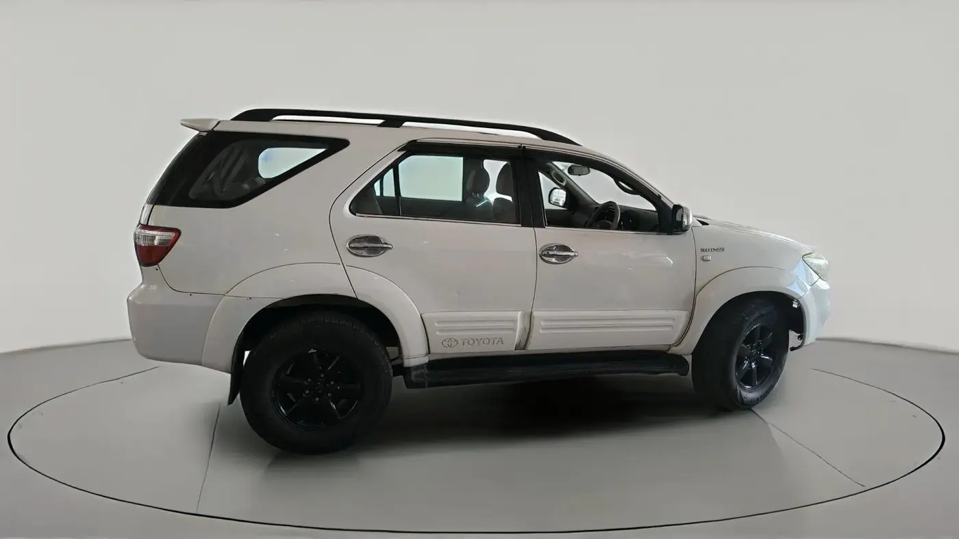 2010 Toyota Fortuner 3.0 4X4 MT, Diesel, Manual, 1,73,469 km, exterior