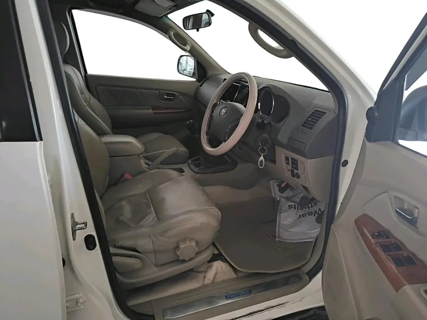 2010 Toyota Fortuner 3.0 4X4 MT, Diesel, Manual, 1,73,469 km, interior