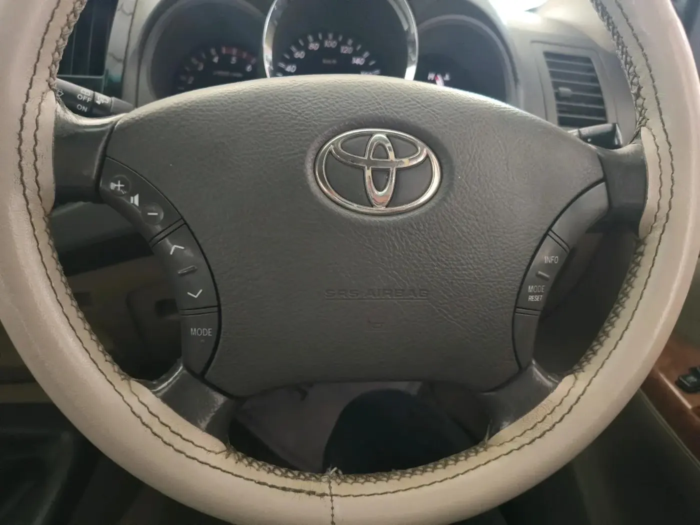 2010 Toyota Fortuner 3.0 4X4 MT, Diesel, Manual, 1,73,469 km, interior