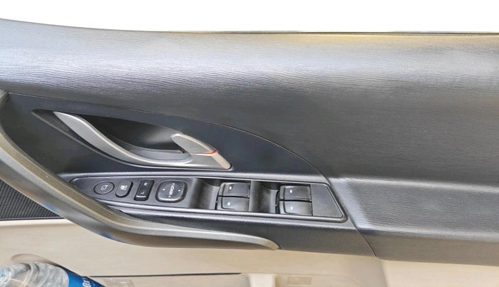 2016 Mahindra XUV500 W10, Diesel, Manual, 89,877 km, interior