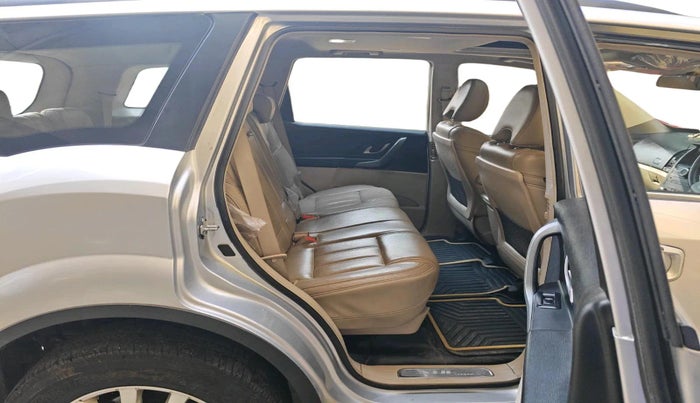 2016 Mahindra XUV500 W10, Diesel, Manual, 89,877 km, interior