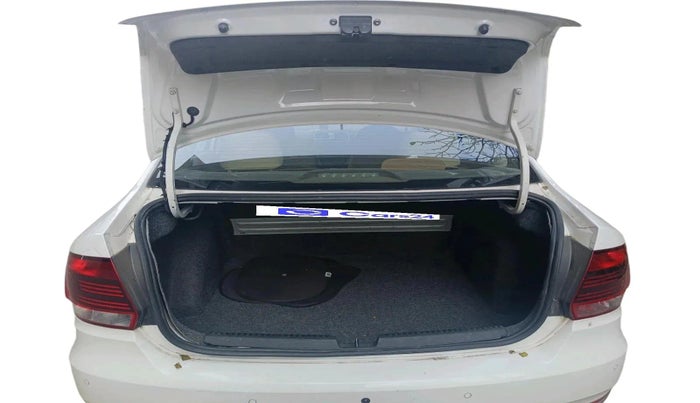 2015 Volkswagen Vento HIGHLINE 1.5 AT, Diesel, Automatic, 2,07,138 km, exterior