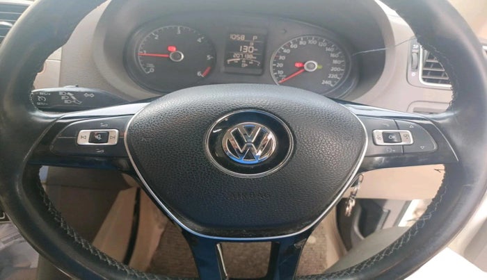 2015 Volkswagen Vento HIGHLINE 1.5 AT, Diesel, Automatic, 2,07,138 km, interior