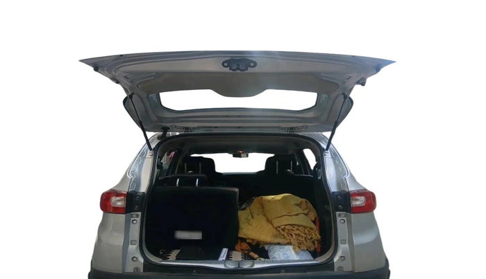 2022 Renault TRIBER RXT AMT, Petrol, Automatic, 35,863 km, exterior