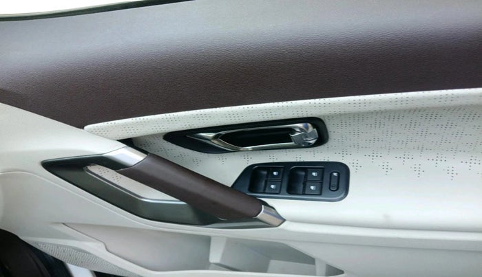 2025 Tata Safari ACCOMPLISHED PLUS DUAL TONE AT, Diesel, Automatic, 15,877 km, interior