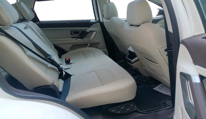 2025 Tata Safari ACCOMPLISHED PLUS DUAL TONE AT, Diesel, Automatic, 15,877 km, interior