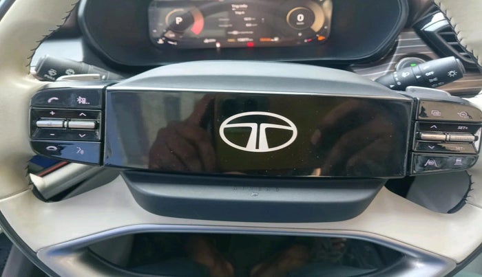 2025 Tata Safari ACCOMPLISHED PLUS DUAL TONE AT, Diesel, Automatic, 15,877 km, interior