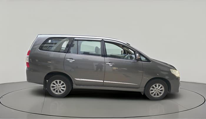 2013 Toyota Innova 2.5 VX 7 STR, Diesel, Manual, 2,16,311 km, exterior