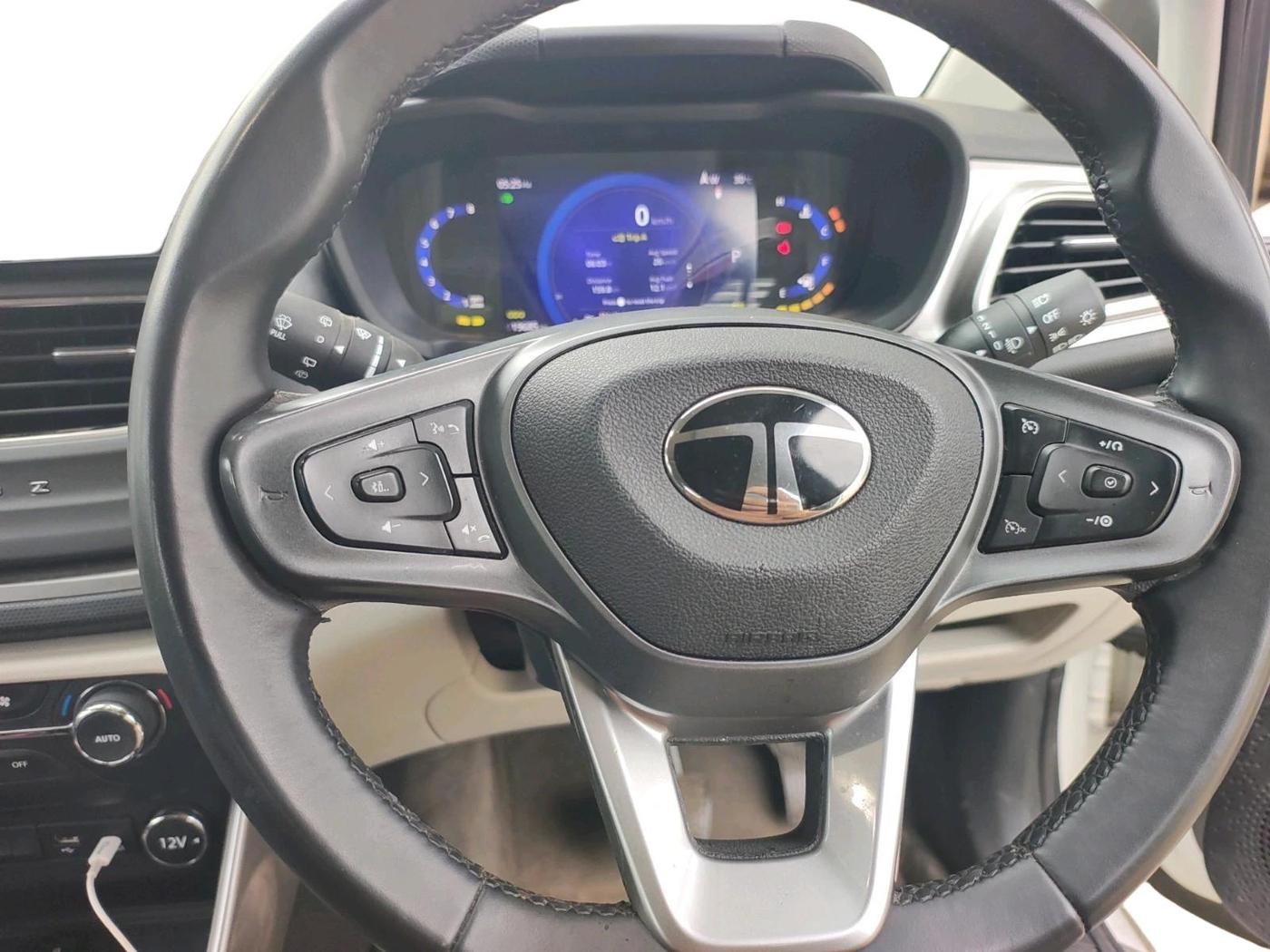 2025 Tata ALTROZ XZA Plus (S) Lux Petrol, Petrol, Automatic, 19,685 km, interior