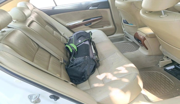 2011 Honda Accord 2.4L I-VTEC MT, Petrol, Manual, 1,21,551 km, interior