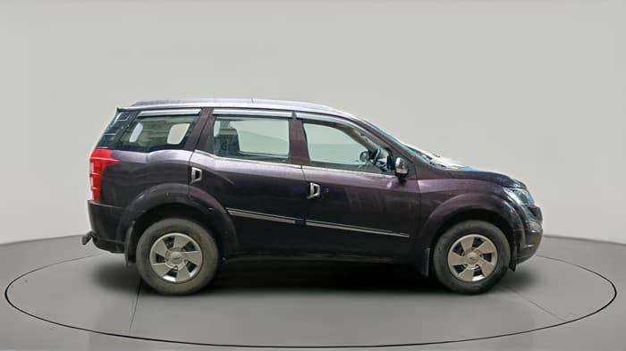 2017 Mahindra XUV500 W4, Diesel, Manual, 1,06,176 km, exterior