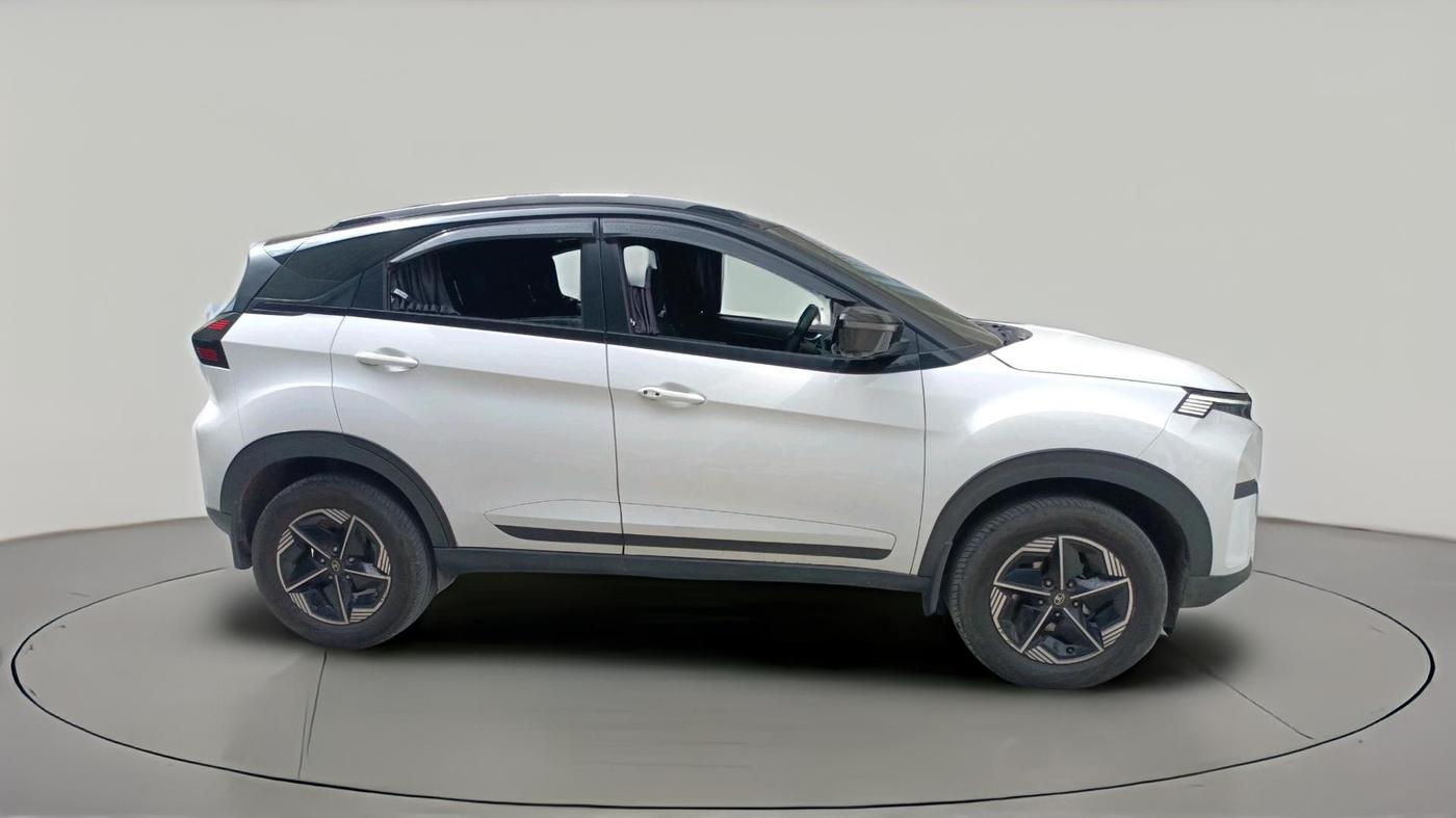 2024 Tata NEXON Fearless Plus (PS) 1.2 iCNG 6MT Dual Tone, CNG, Manual, 38,212 km, exterior