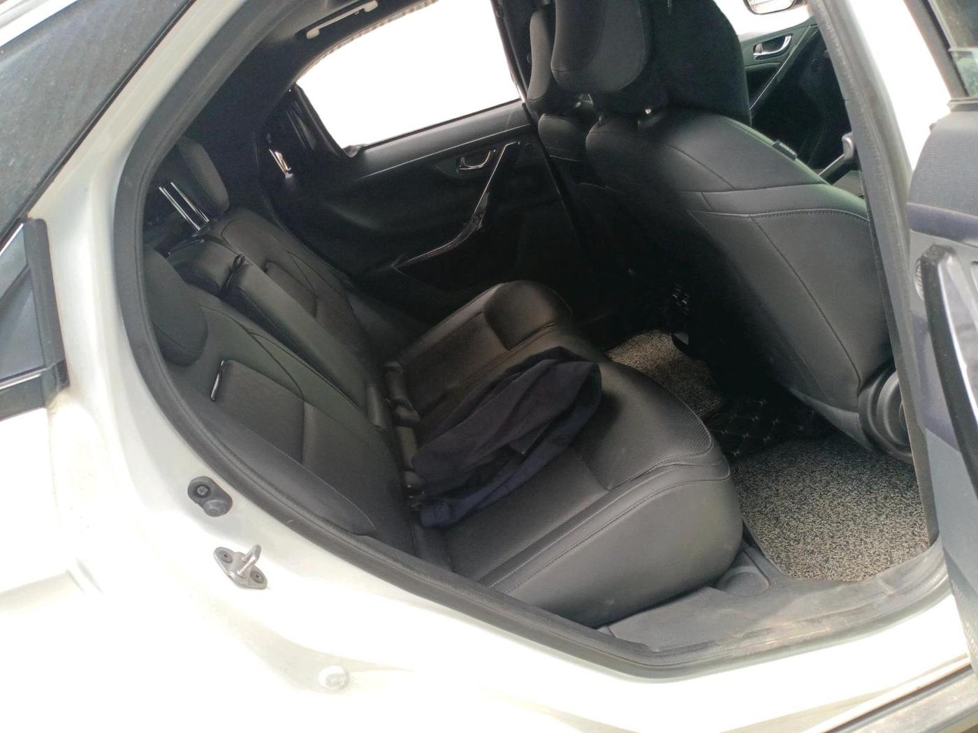 2024 Tata NEXON Fearless Plus (PS) 1.2 iCNG 6MT Dual Tone, CNG, Manual, 38,212 km, interior