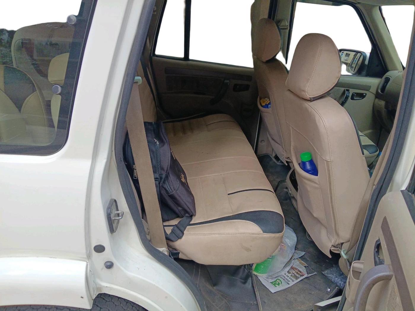2013 Mahindra Scorpio VLX 2WD BS-III, Diesel, Manual, 3,77,579 km, interior