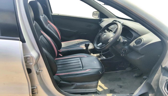 2017 Renault Kwid RXL 1.0, Petrol, Manual, 58,749 km, interior