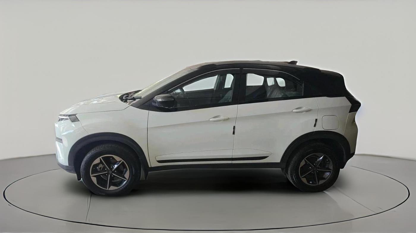 2025 Tata NEXON FEARLESS + SUNROOF DUAL TONE 1.5 DIESEL, Diesel, Manual, 24,410 km, exterior