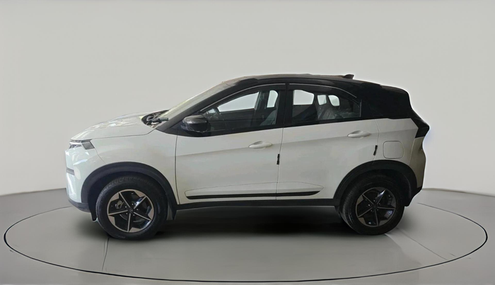 2025 Tata NEXON FEARLESS + SUNROOF DUAL TONE 1.5 DIESEL, Diesel, Manual, 24,410 km, exterior