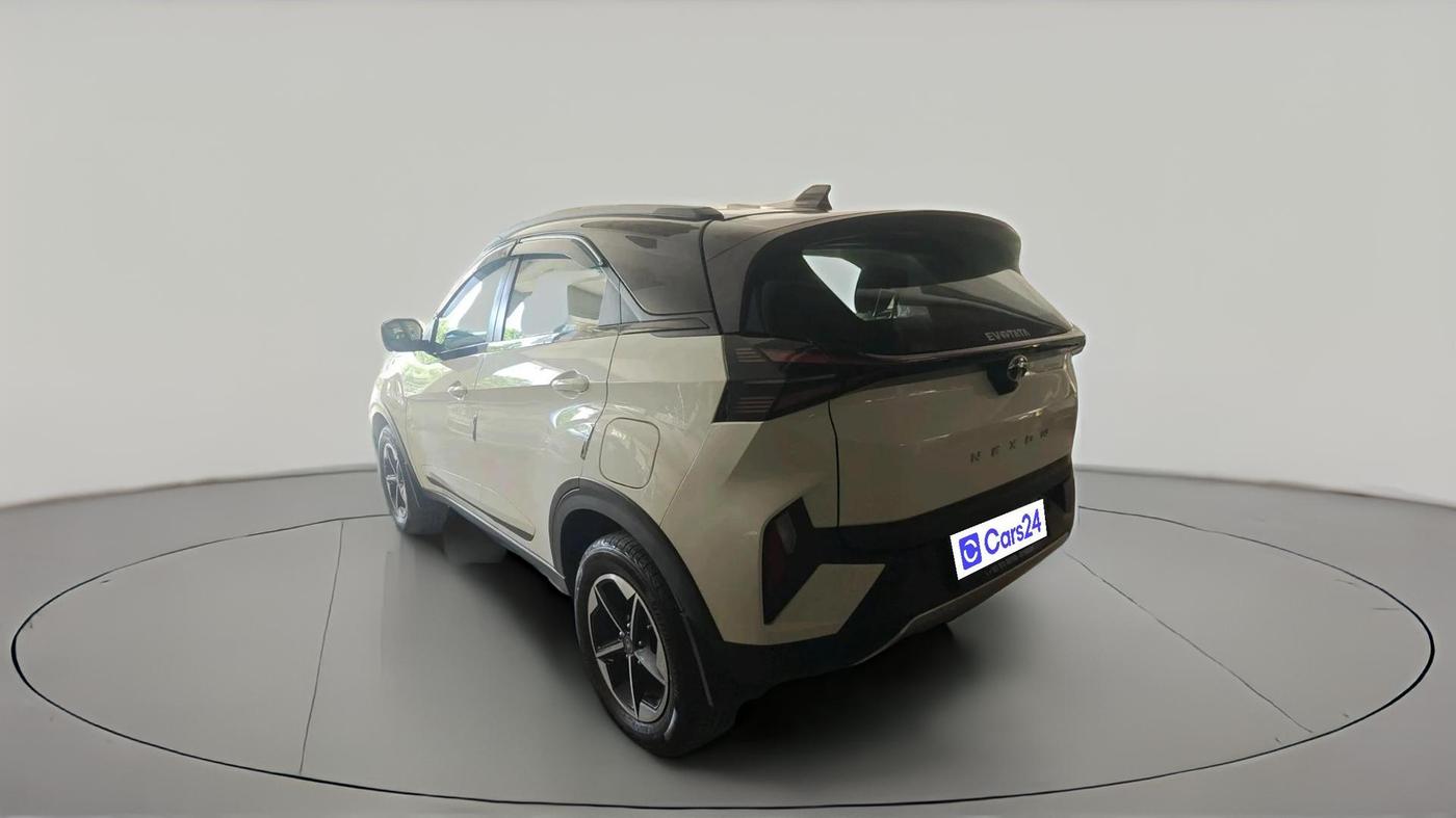 2025 Tata NEXON FEARLESS + SUNROOF DUAL TONE 1.5 DIESEL, Diesel, Manual, 24,410 km, exterior